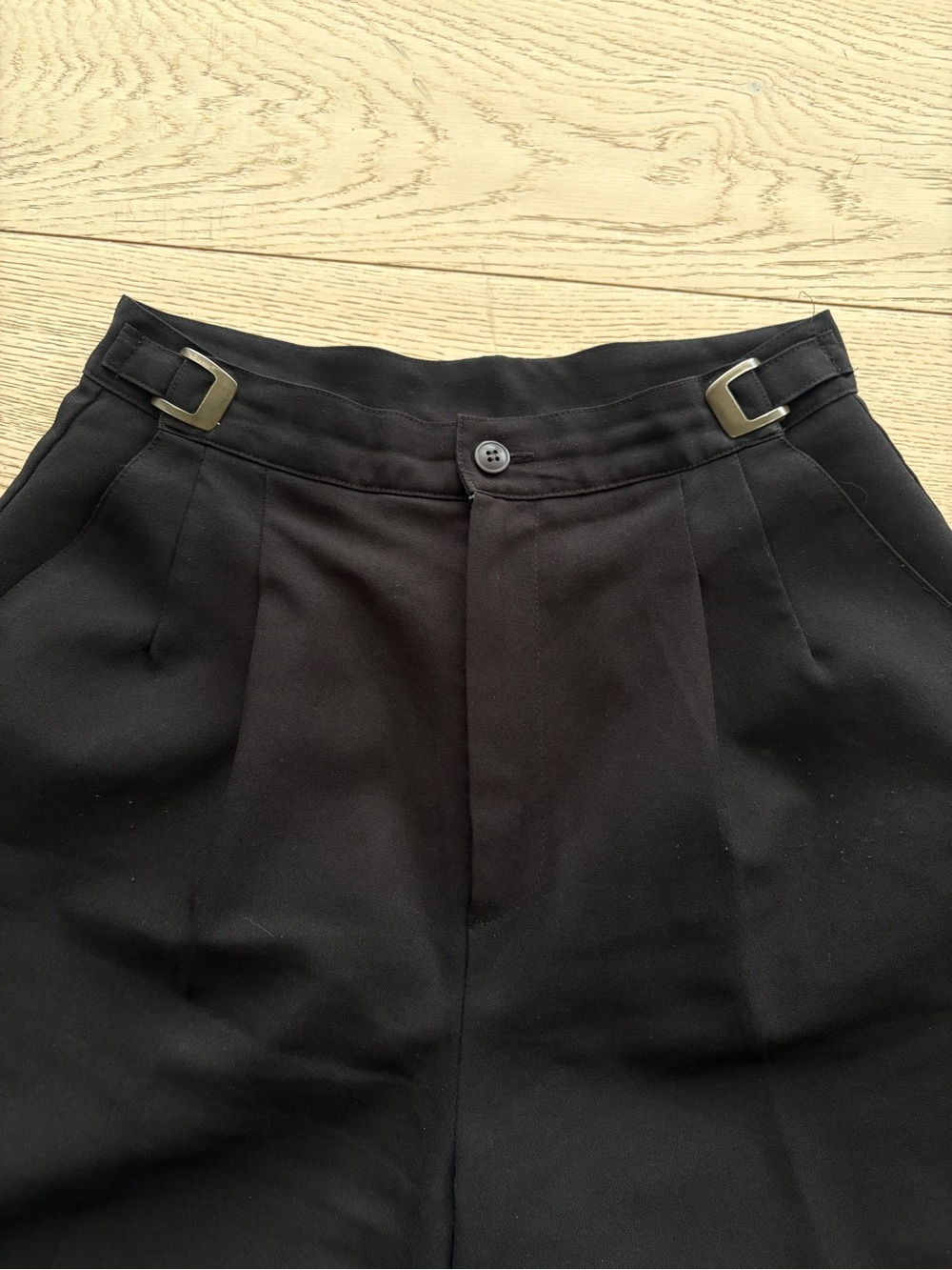 Pleated Bermuda shorts - Picture 3 of 4